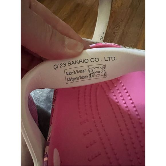 CROCS Hello Kitty Special Edition Clogs - Picture 13 of 13